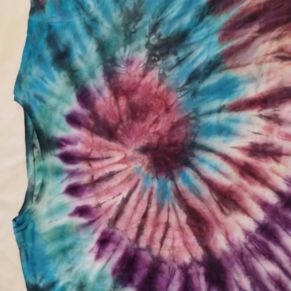 Tye-Dye T-shirt Handmade Unisex Color:reds, greens, blues & purple - Picture 2 of 11